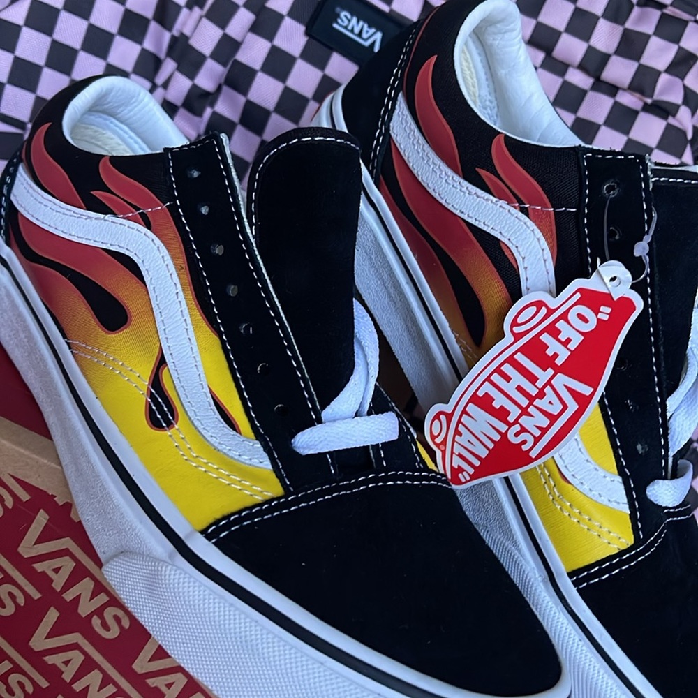 Vans Men’s Old Skool
(Flame)Black/Black/Tr Wht
VN0A38G1PHN
Sneakers - Picture 9 of 16